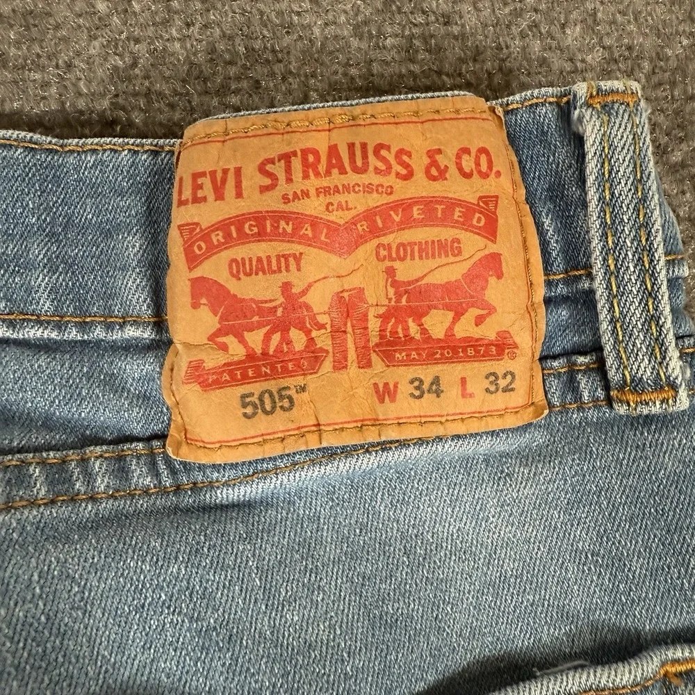 Levi's 505 Jeans Men's 34x32 (Actual 32x31) Regular Fit Straight Leg Medium Wash